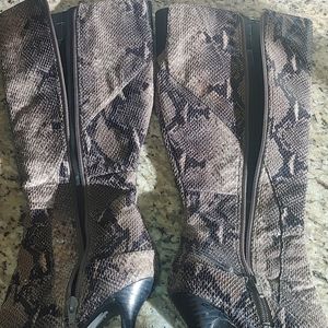 Knee high snakeskin women's stiletto heeled boot by Nine West size 7
